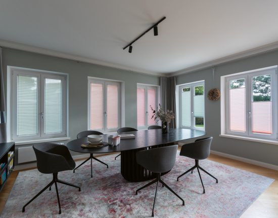 IMG_PHO_MHZ-Plissee-11-8222-171-Mala-RAL6011-2003-3027-2003-6011_#SDE-CH_#AINK_#V1